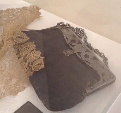 Small handbag with chain handle beginning of the 20th century