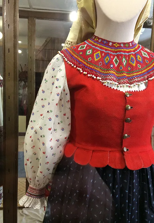 female clothes from Lemko region of Ukraine early 20th century