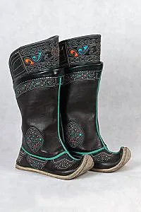 Mongolian boots