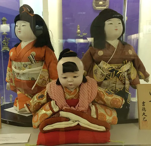 Japanese dolls wearing traditional clothing
