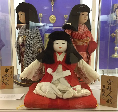 Japanese dolls wearing traditional clothing