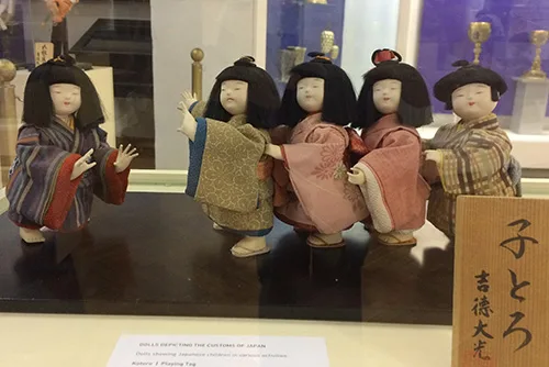 Japanese dolls wearing traditional clothing
