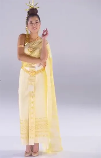 Gorgeous wedding dresses in Asia with folk motifs