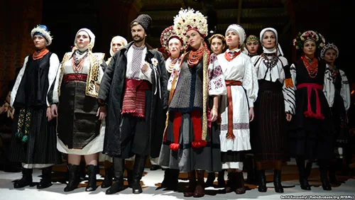 Ukrainian vintage folk costumes were shown at Ukrainian Fashion Week (+ beautiful videos)