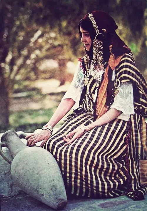 Variety of Tunisian folk clothing, vintage and modern women’s dresses and headgear (photos)