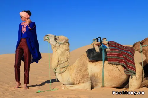 Modern female folk clothing of Tunisia