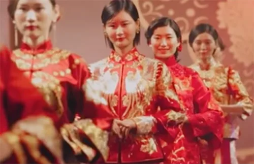 How Chinese traditional wedding dresses are made and embroidered
