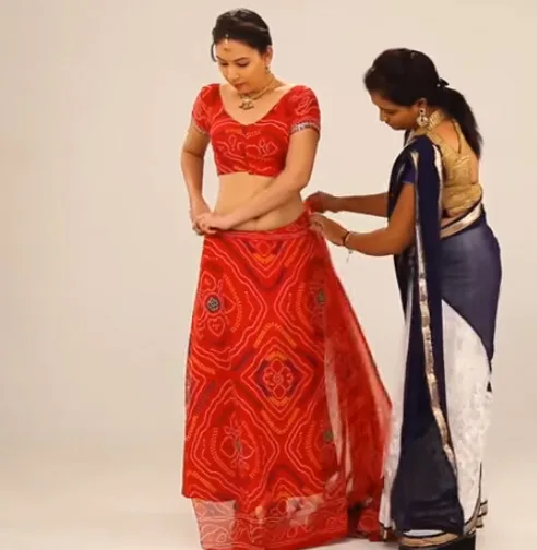 How to put on Indian sari. Five different ways of draping a sari