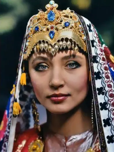Wedding clothing with ethnic motifs from Uzbekistan