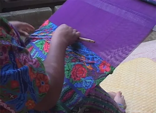 Huipil weaving9