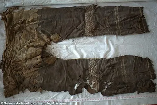 The world’s oldest clothing. Ancient garments right from the tombs