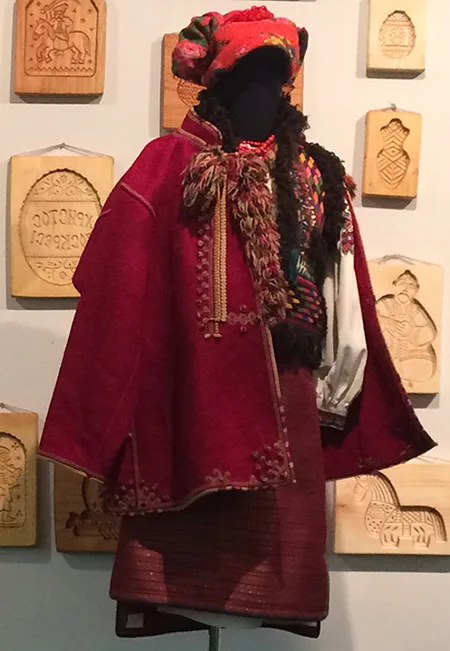 Folk costumes from different regions of Ukraine (northern and western regions) + photos