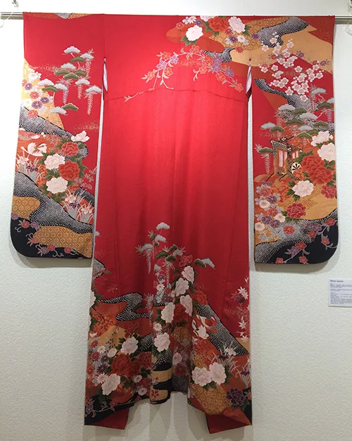 Collection of Japanese kimono, obi belts, and accessories (+ photos)
