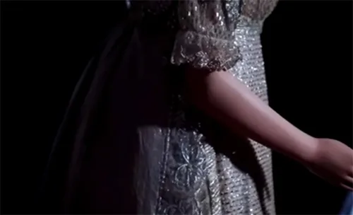 Royal wedding dresses of English court: their secret meaning and political significance