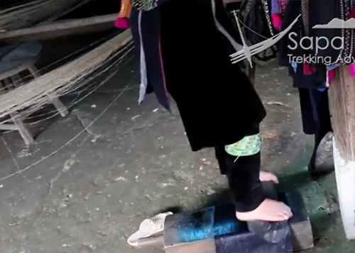 Hmong clothing8