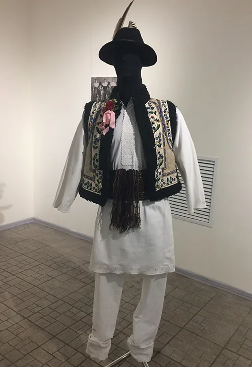 Groom’s wedding attire from Chernivtsi region of Ukraine first half of the 20th century