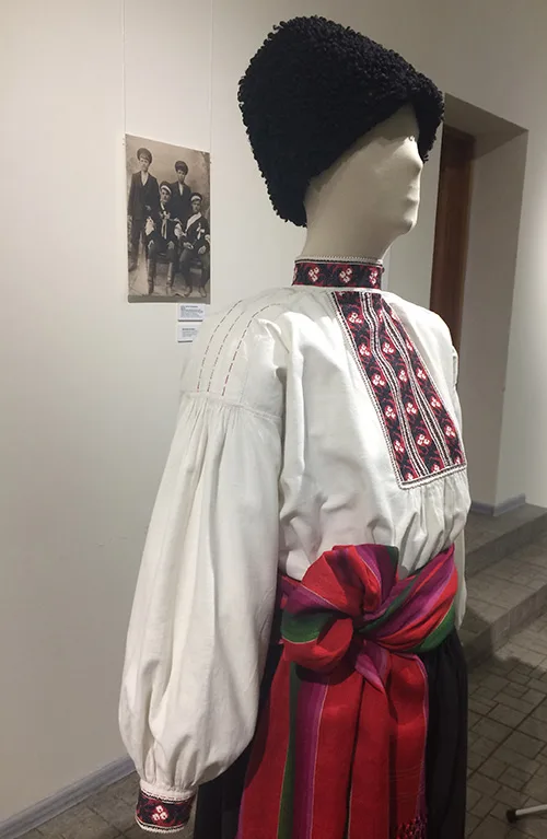 Men’s outfit from Kyiv region of Ukraine early 20th century