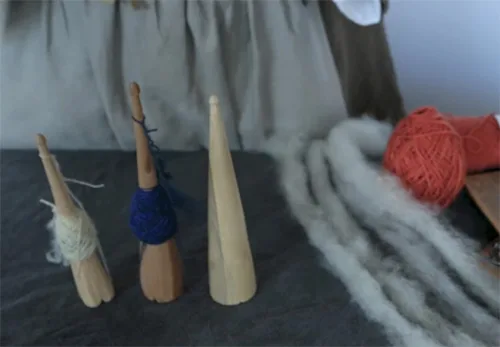 The art of spinning in Scotland. Scottish drop spindle is called “dealgan”