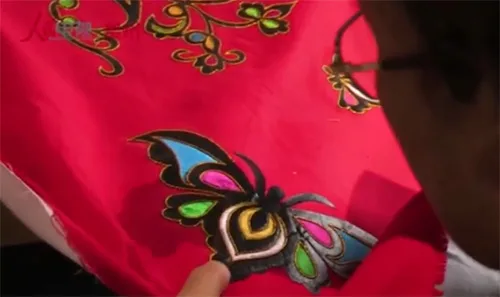 Bouyei embroidery2