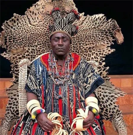 The sacred meanings of African clothing. Who should wear African folk garments?