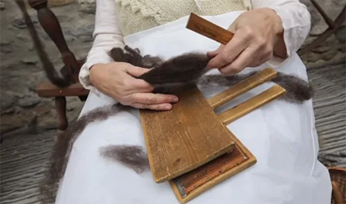 Carding wool10