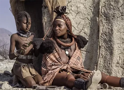 Folk African costumes in Black Panther movie