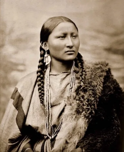 Native American women and kids. Old and very rare photos