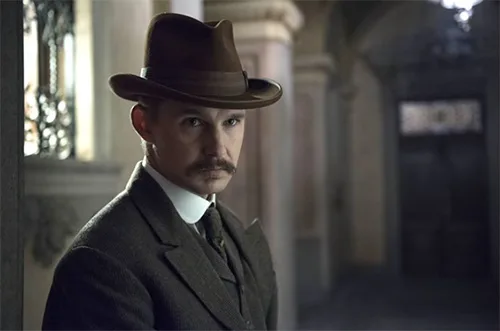 Stage costumes in TV crime series The Alienist