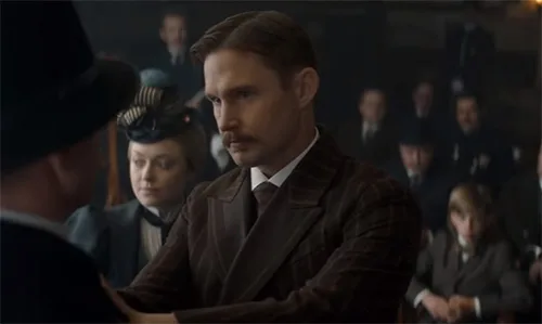 Stage costumes in TV crime series The Alienist