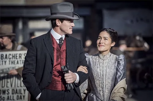 Stage costumes in TV crime series The Alienist