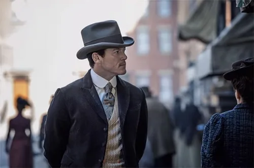 Stage costumes in TV crime series The Alienist