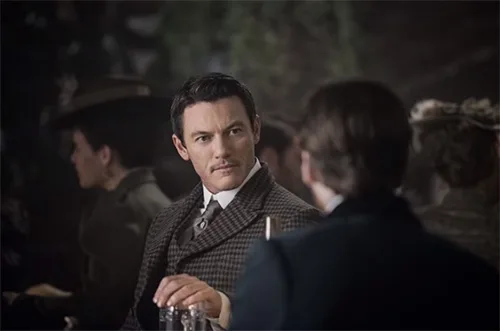 Stage costumes in TV crime series The Alienist