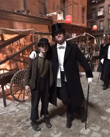Stage costumes in TV crime series The Alienist