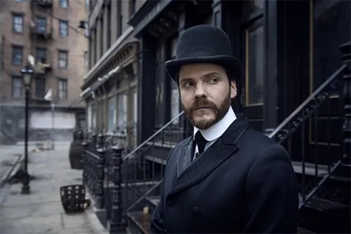 Stage costumes in TV crime series The Alienist