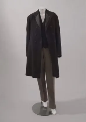 Stage costumes in TV crime series The Alienist