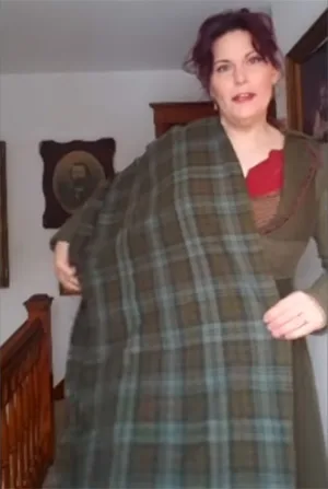 How to wear Scottish arisaid