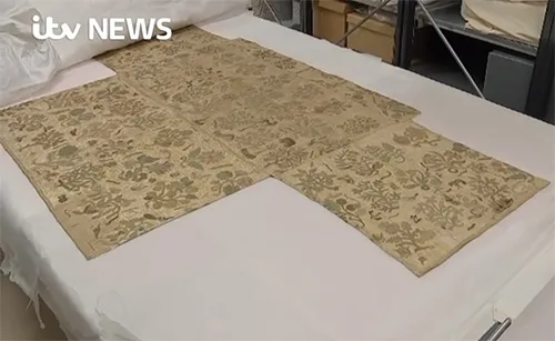 This is the only garment worn by Elizabeth I that survived until our days