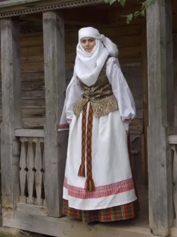 headdress in Lithuanian folk costume