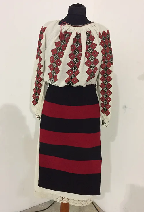 Romanian traditional female attire