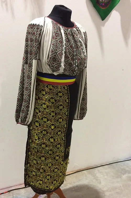 Romanian folk women's attire