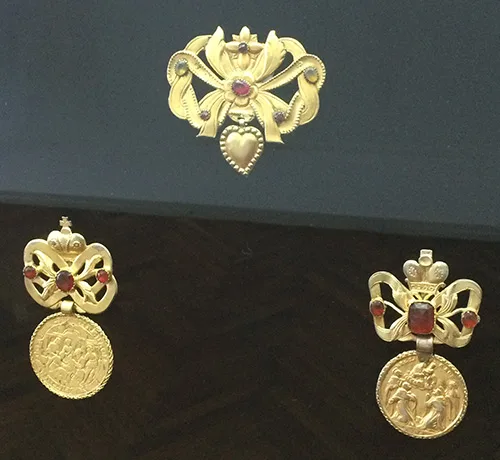 Beautiful gold dukach pendants with gems late 18th – early 19th century