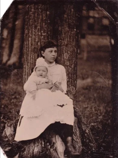 19th-century clothing depicted in old photos