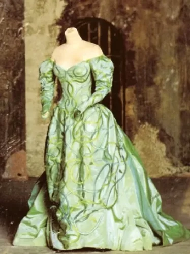 Stage costumes in Bram Stoker's Dracula movie