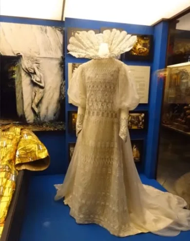 Stage costumes in Bram Stoker's Dracula movie