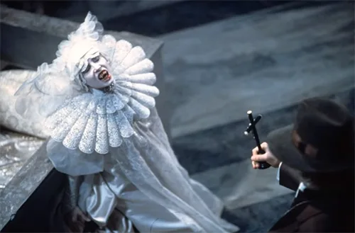 Stage costumes in Bram Stoker's Dracula movie