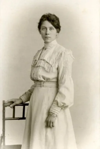 Vintage photos of Edwardian-era women in period-accurate clothing