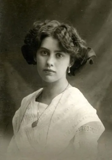 Vintage photos of Edwardian-era women in period-accurate clothing