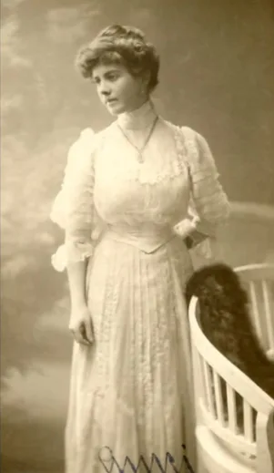 Vintage photos of Edwardian-era women in period-accurate clothing
