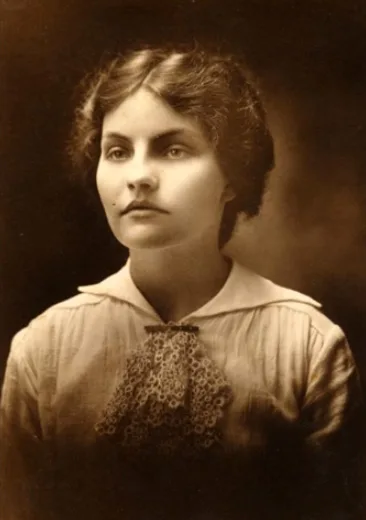 Vintage photos of Edwardian-era women in period-accurate clothing