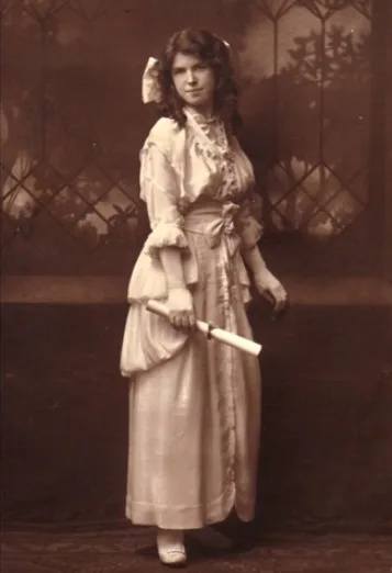 Vintage photos of Edwardian-era women in period-accurate clothing